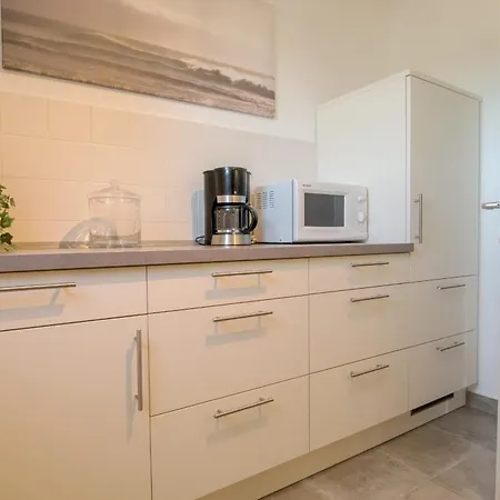 Hafenstrasse 37 05 * Zingst