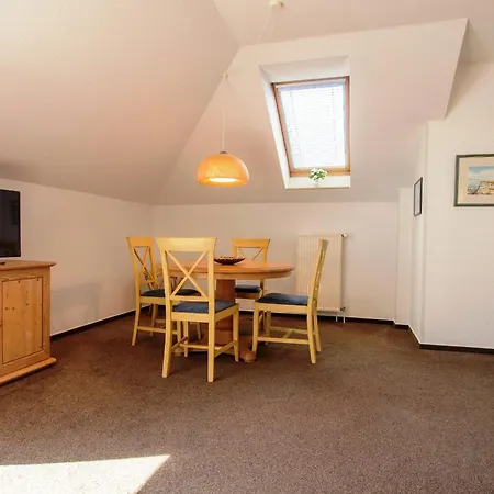 Hafenstrasse 37 05 * Zingst